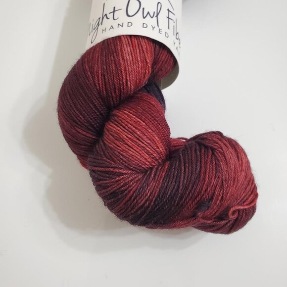 Night Owl Fibers Hand Dyed Yarn Queen of Hearts Superwash Merino Nylon 100g 463y - Picture 4 of 8